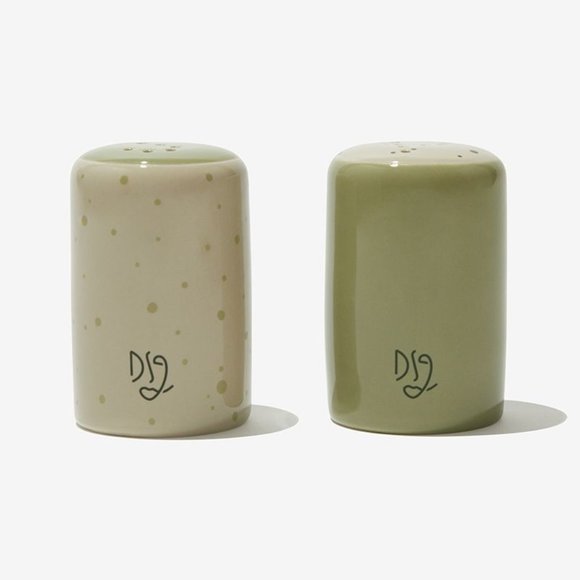 DARLING SPRING Green Salt and Pepper Shakers Set NEW - Picture 2 of 4